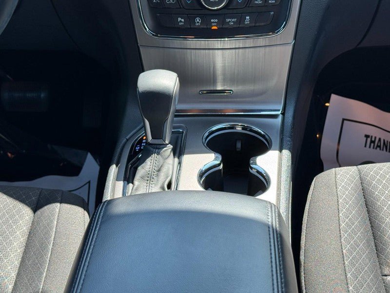 Used 2019 Jeep Grand Cherokee Laredo AWD/4WD image 14