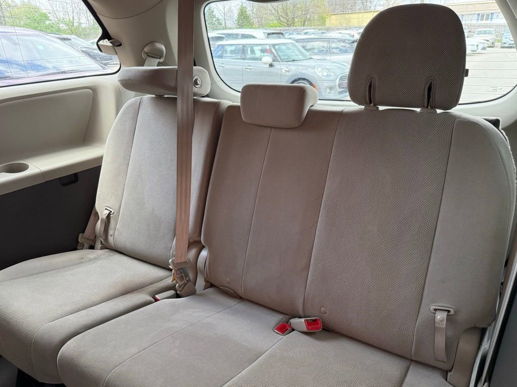 Used 2020 Toyota Sienna L FWD image 12