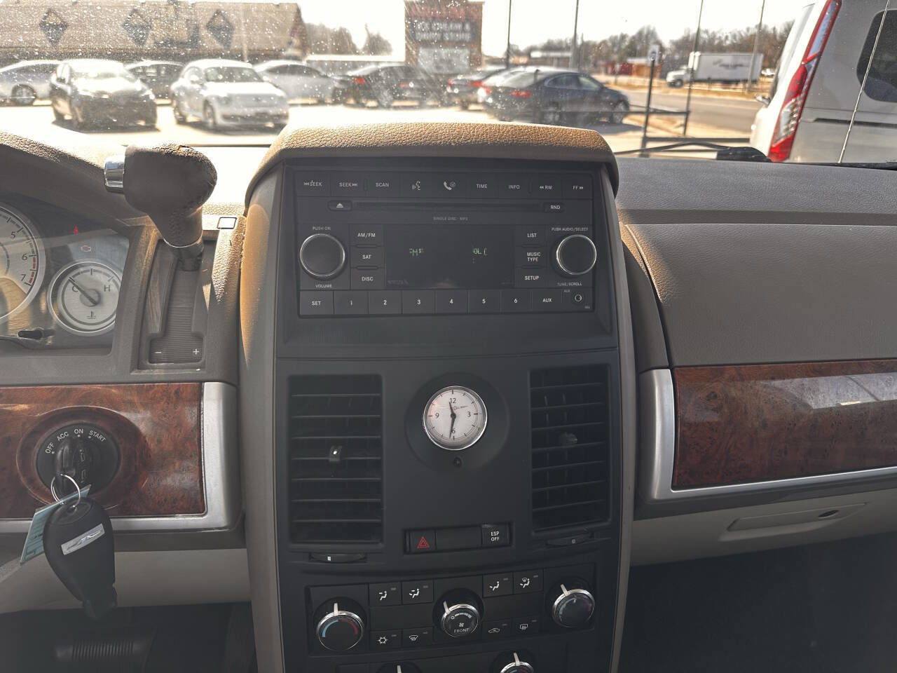 Used 2008 Chrysler Town & Country Touring image 11