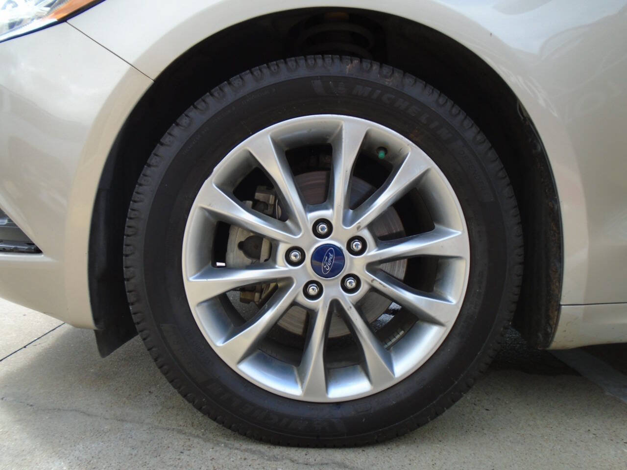 Used 2017 Ford Fusion SE FWD image 27