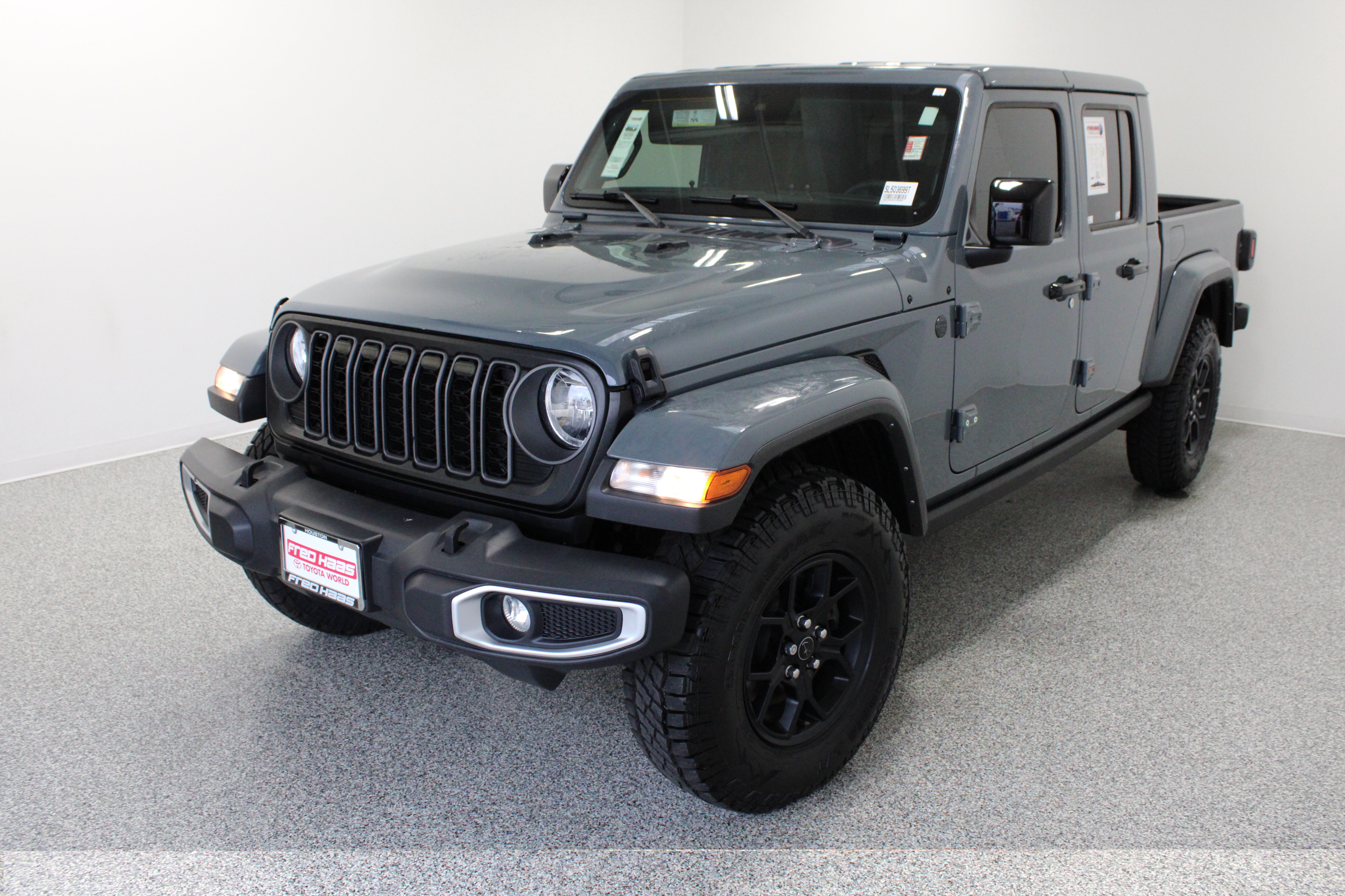 Used 2025 Jeep Gladiator Sport AWD/4WD image 2