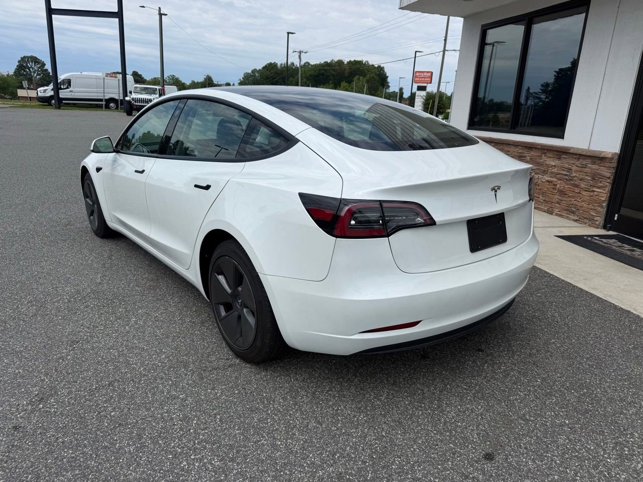 Used 2023 Tesla Model 3 Standard Range RWD image 5