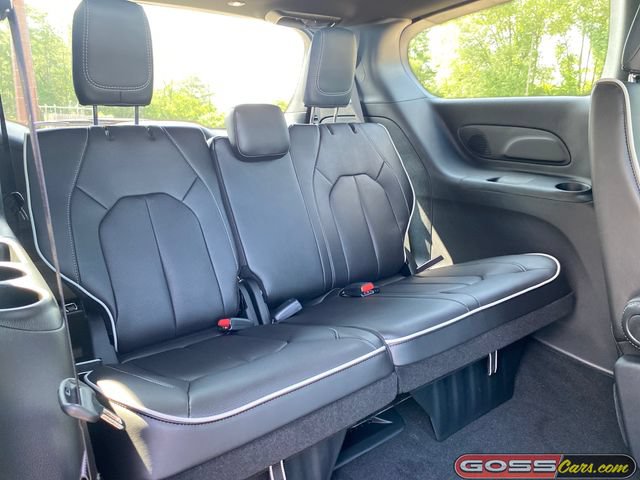 New 2027 Chrysler Pacifica Limited AWD/4WD image 9