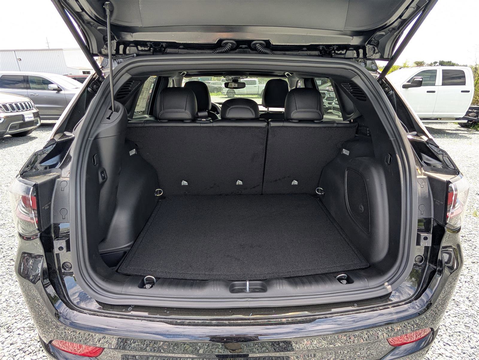 New 2025 Jeep Compass Limited w/ Elite Group AWD/4WD image 8