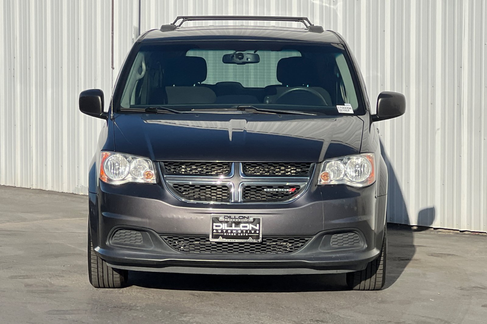 Used 2016 Dodge Grand Caravan SXT w/ UConnect Hands-Free Group FWD image 3