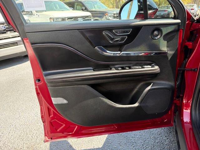 Used 2025 Lincoln Corsair Reserve w/ Equipment Group 202A image 13