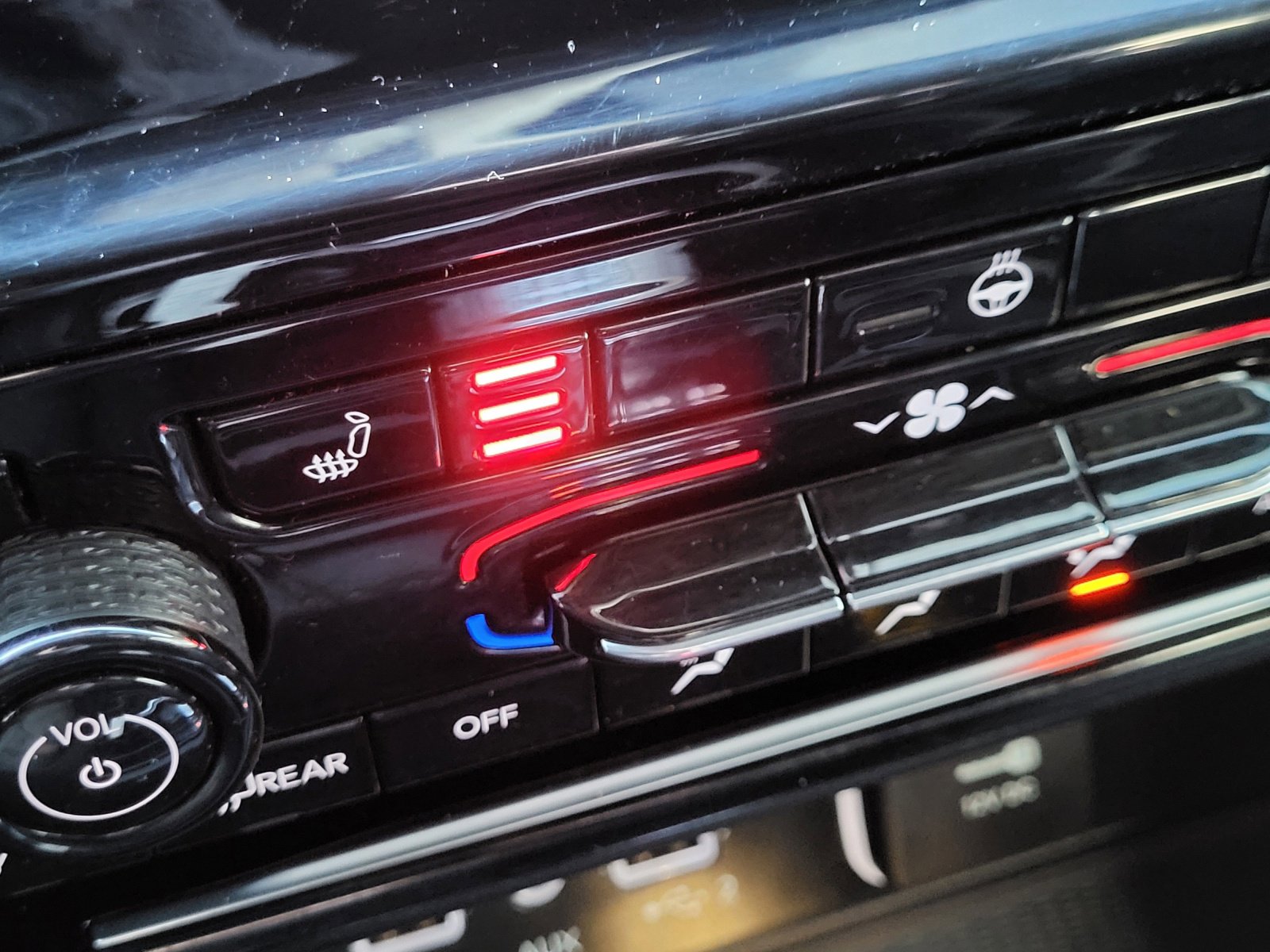 Used 2024 Jeep Grand Cherokee Laredo X w/ Luxury Tech Group I image 31