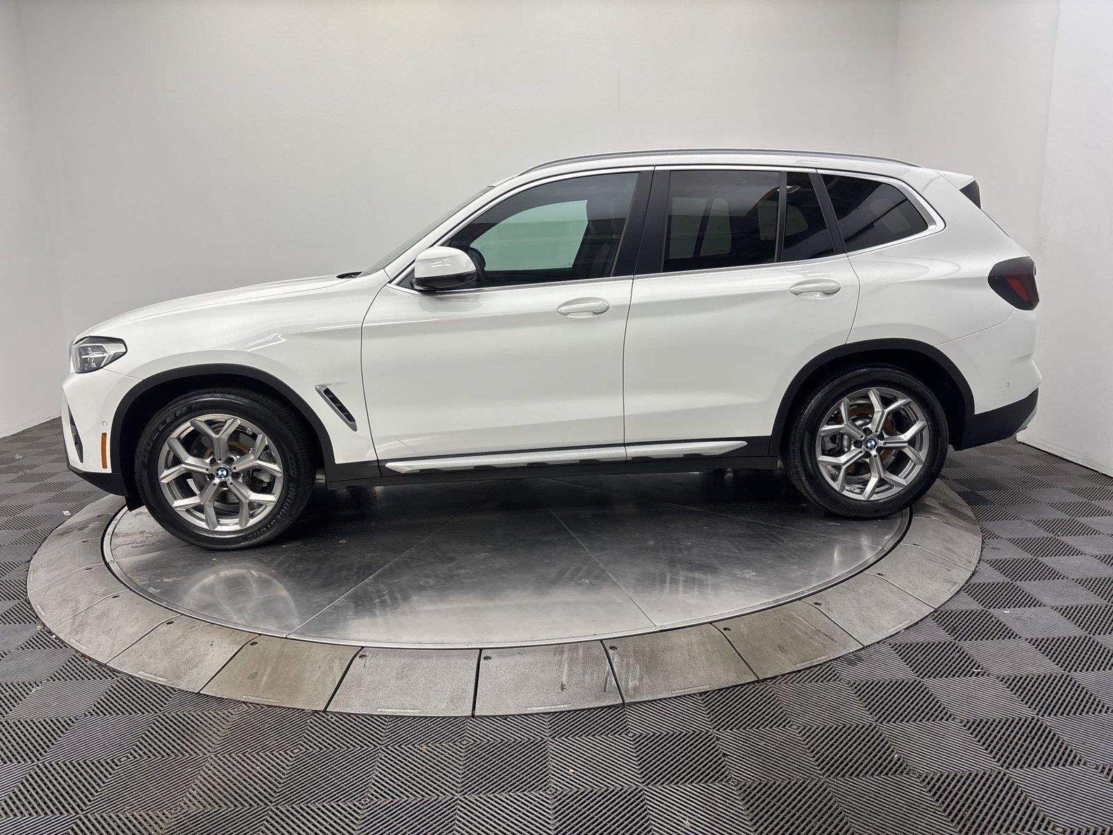 Used 2023 BMW X3 xDrive30i w/ Convenience Package AWD/4WD image 16