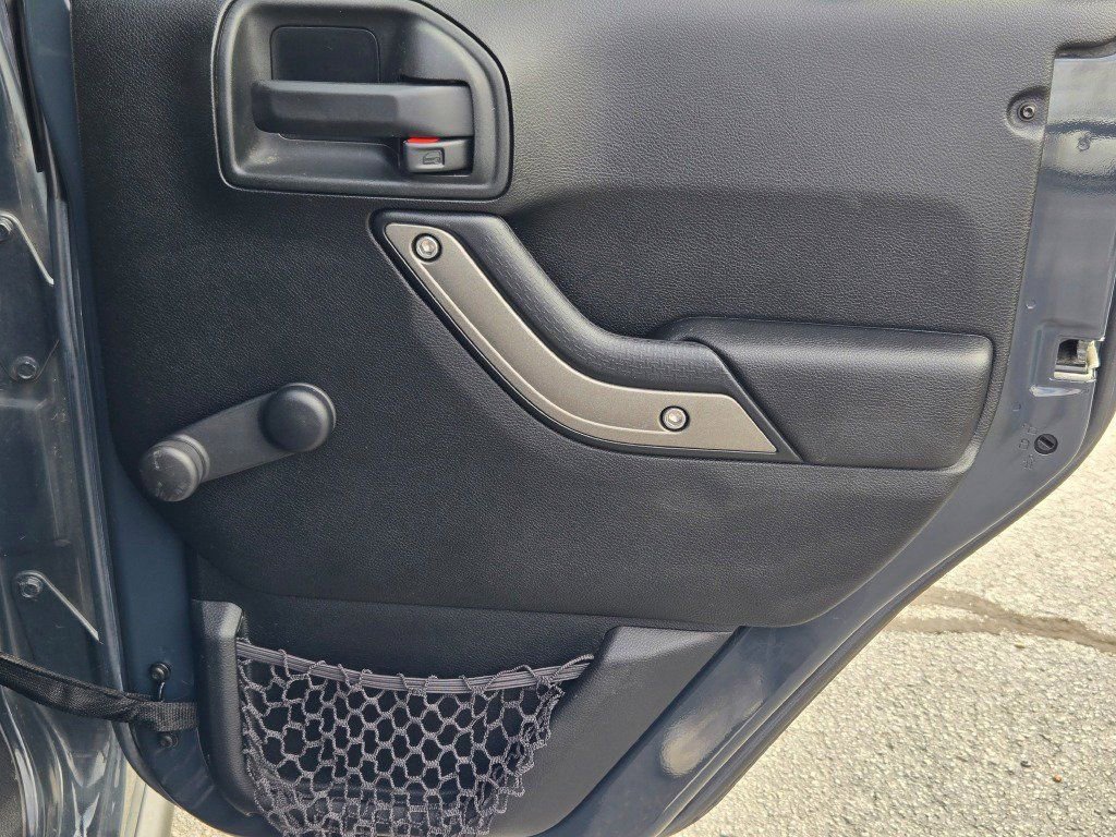 Used 2017 Jeep Wrangler Unlimited Willys image 7