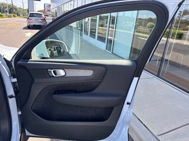 Certified 2025 Volvo XC40 B5 Core AWD/4WD image 14