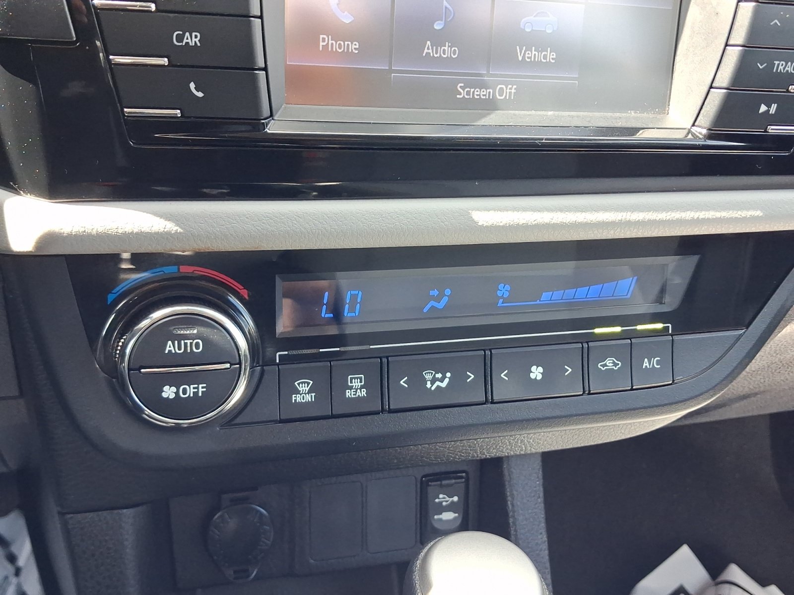 Used 2016 Toyota Corolla LE FWD image 8