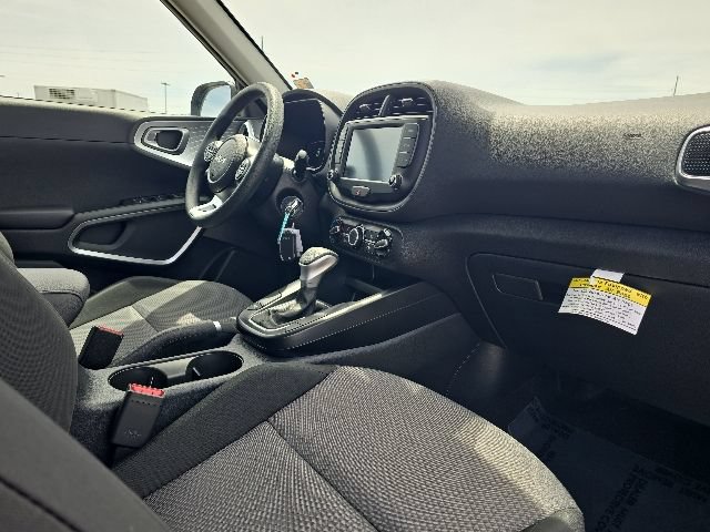 Used 2025 Kia Soul LX w/ LX Technology Package FWD image 18