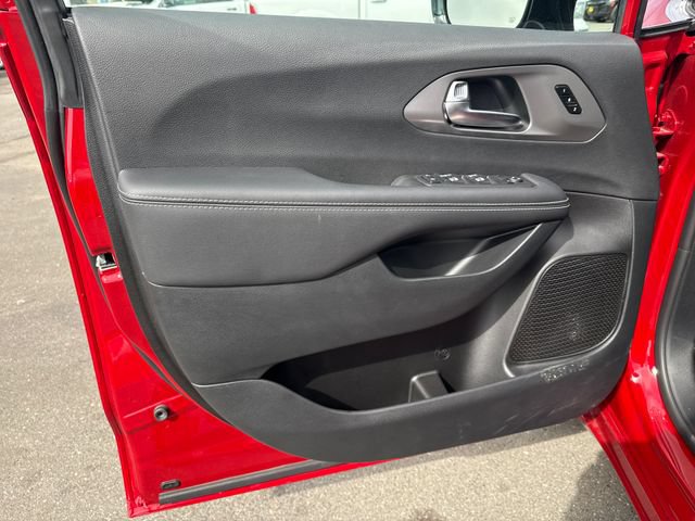 New 2025 Chrysler Pacifica Select AWD/4WD image 16
