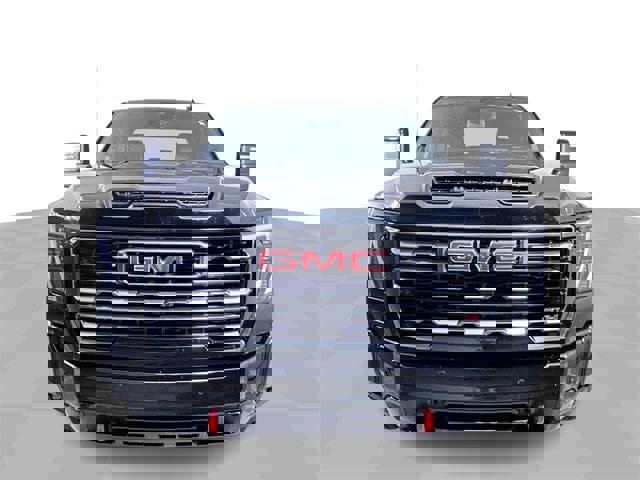 Used 2025 GMC Sierra 2500 AT4 image 3