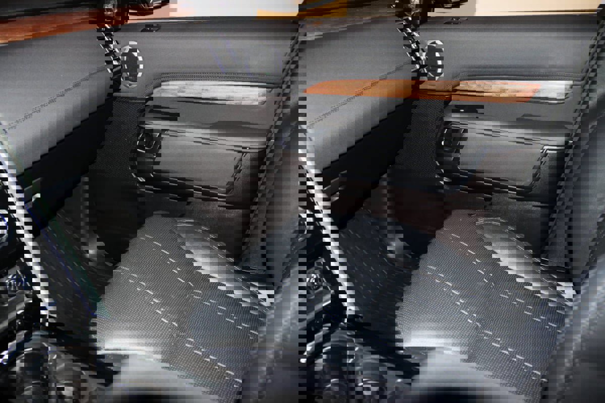 Used 2018 Land Rover Discovery HSE image 44