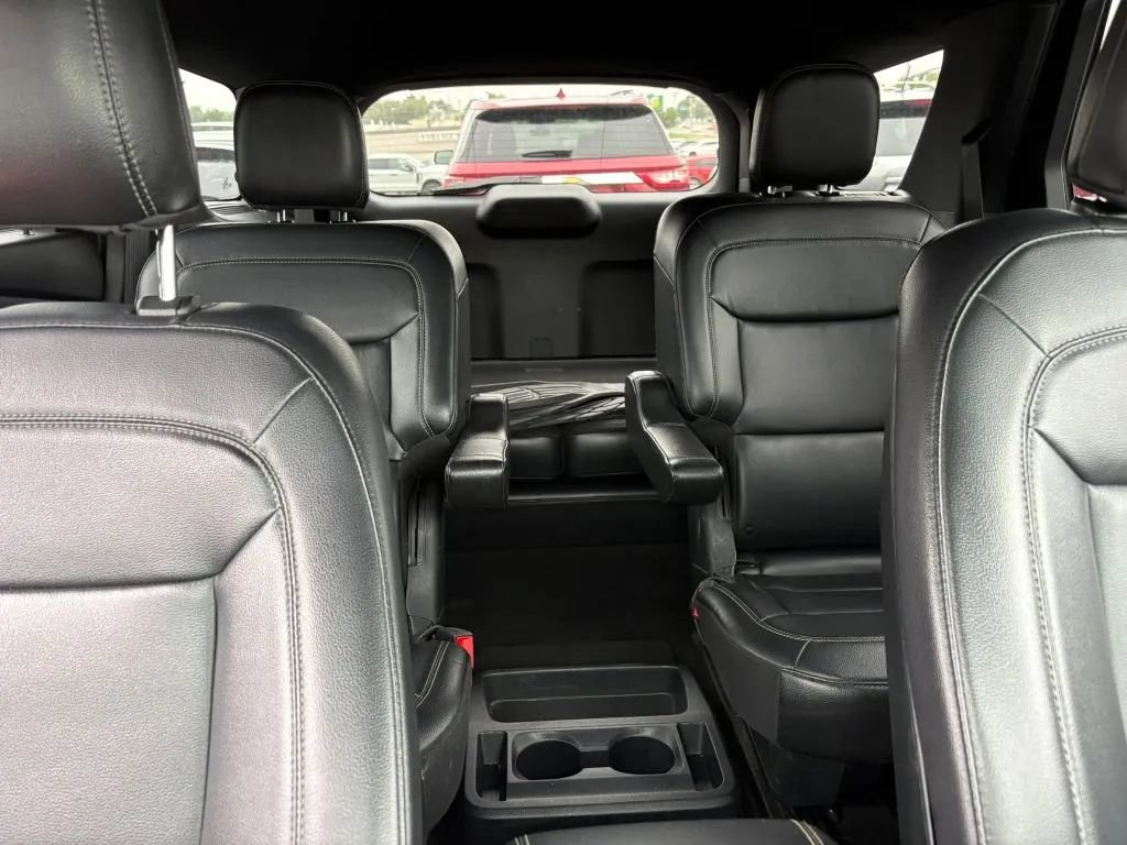 Used 2020 Ford Explorer XLT w/ Equipment Group 202A AWD/4WD image 18
