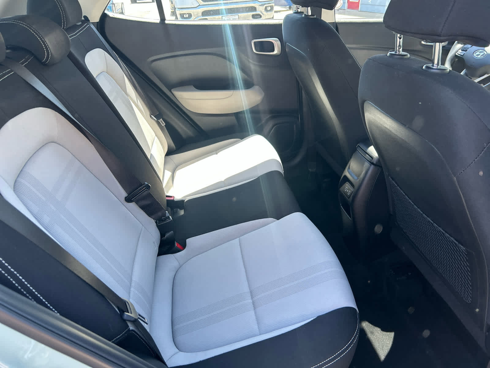 Used 2025 Hyundai Venue SEL FWD image 25