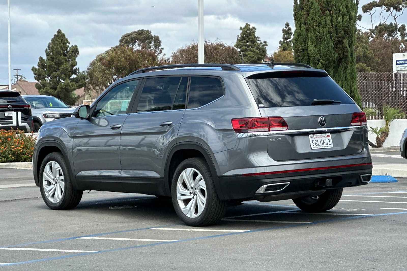 Used 2023 Volkswagen Atlas SE w/ Panoramic Sunroof Package FWD image 6