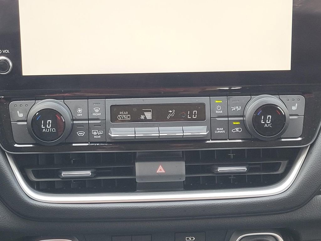Used 2024 Toyota Grand Highlander XLE FWD image 18