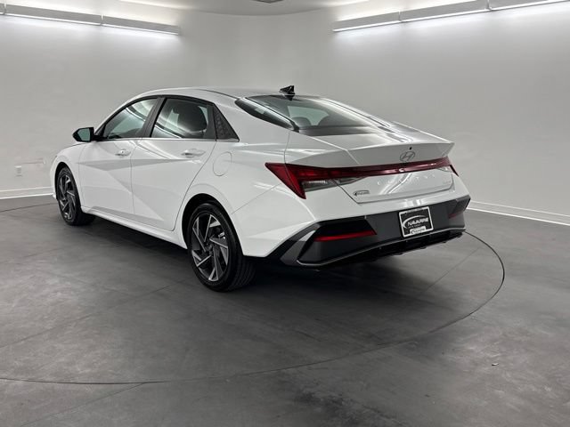 Used 2026 Hyundai Elantra Limited FWD image 5