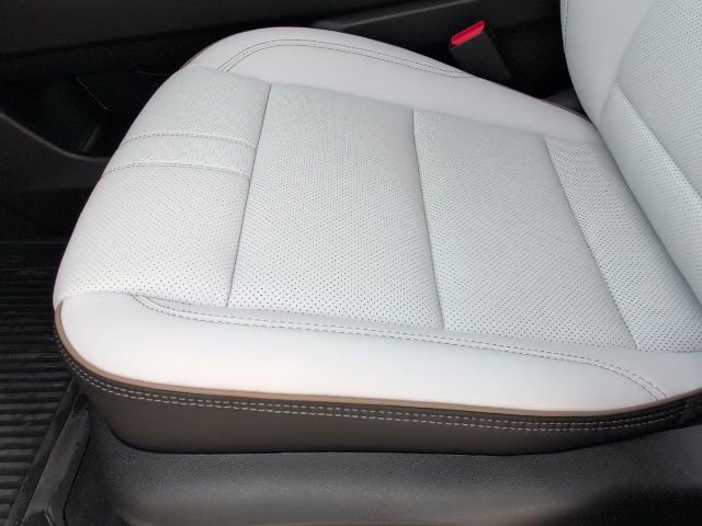 New 2026 Chevrolet Traverse High Country w/ LPO, Floor Liner Package image 15