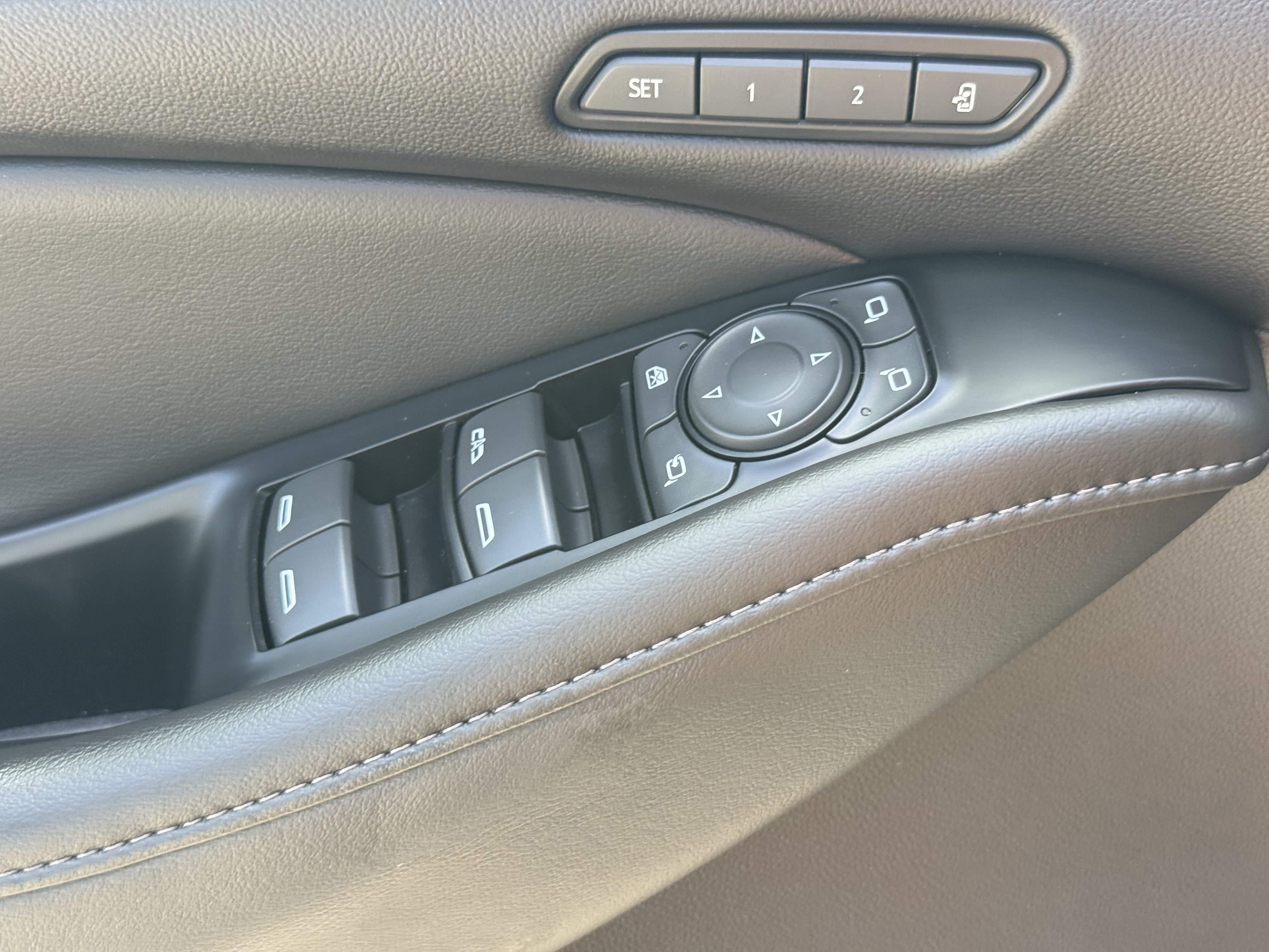 Used 2023 Buick Enclave Avenir w/ Avenir Technology Package FWD image 25