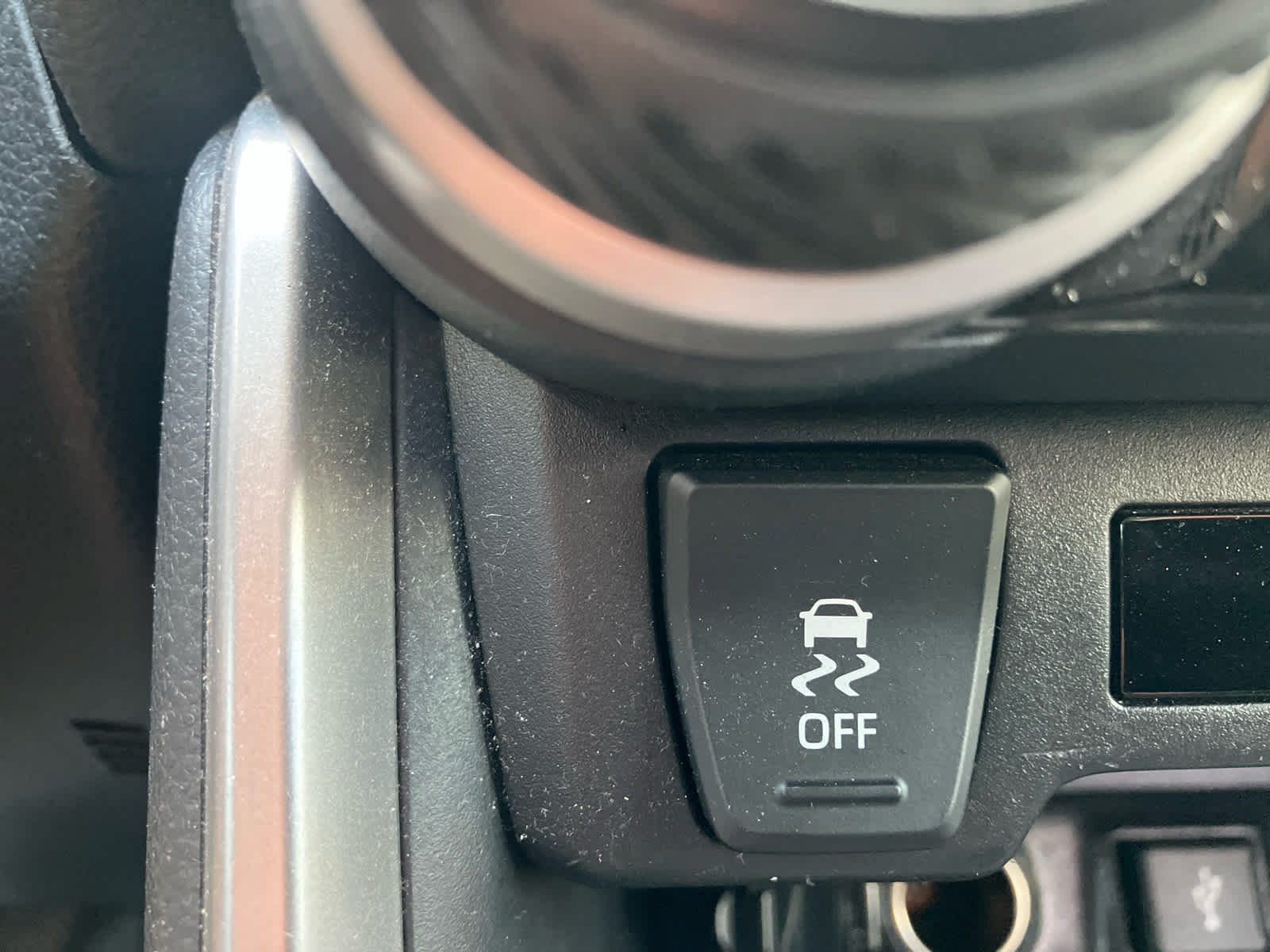 Used 2020 Toyota RAV4 LE w/ All Weather Liner Package AWD/4WD image 23