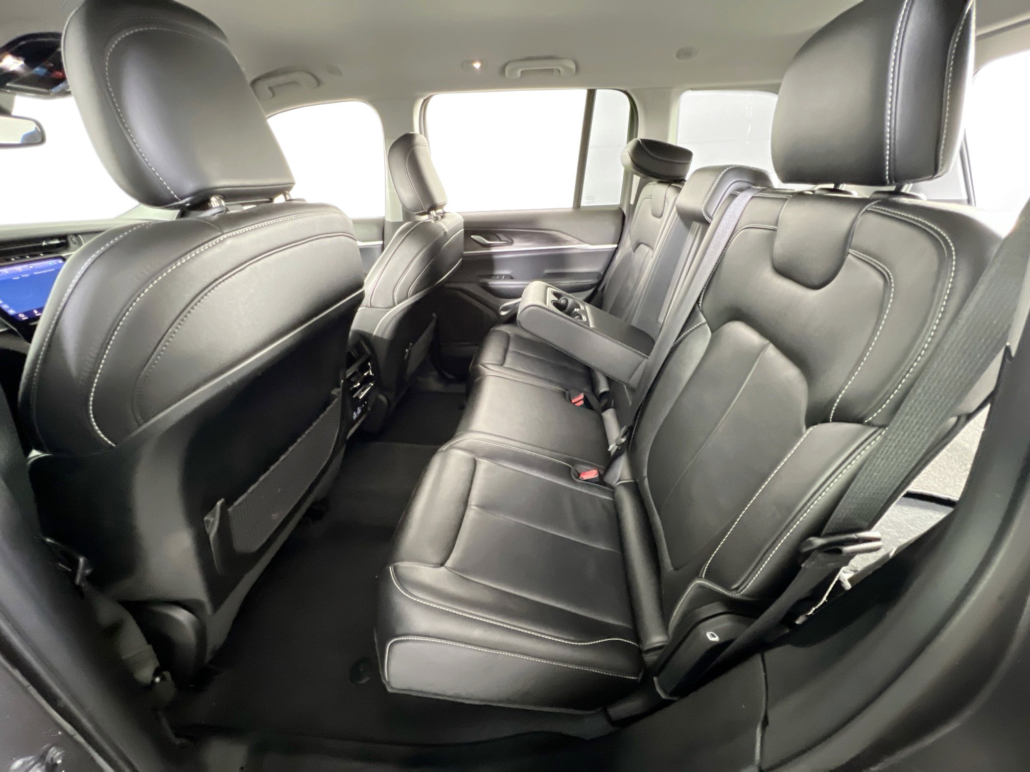 Used 2023 Jeep Grand Cherokee Limited image 22