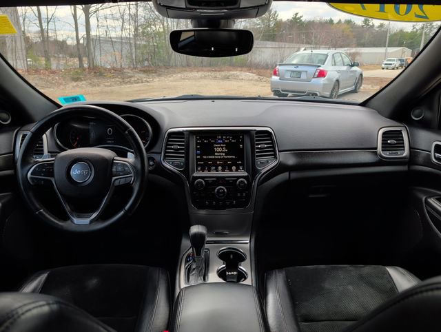 Used 2017 Jeep Grand Cherokee Altitude AWD/4WD image 18