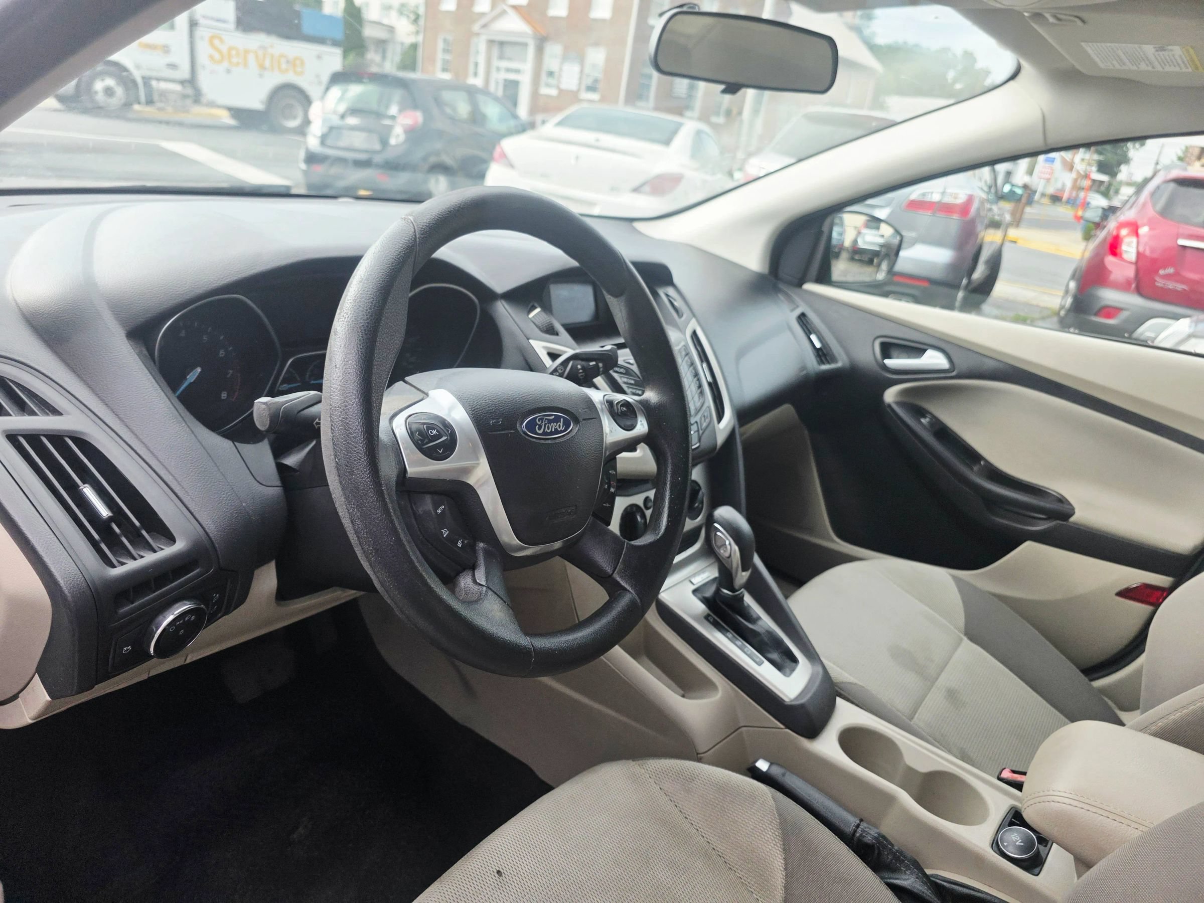 Used 2013 Ford Focus SE FWD image 9