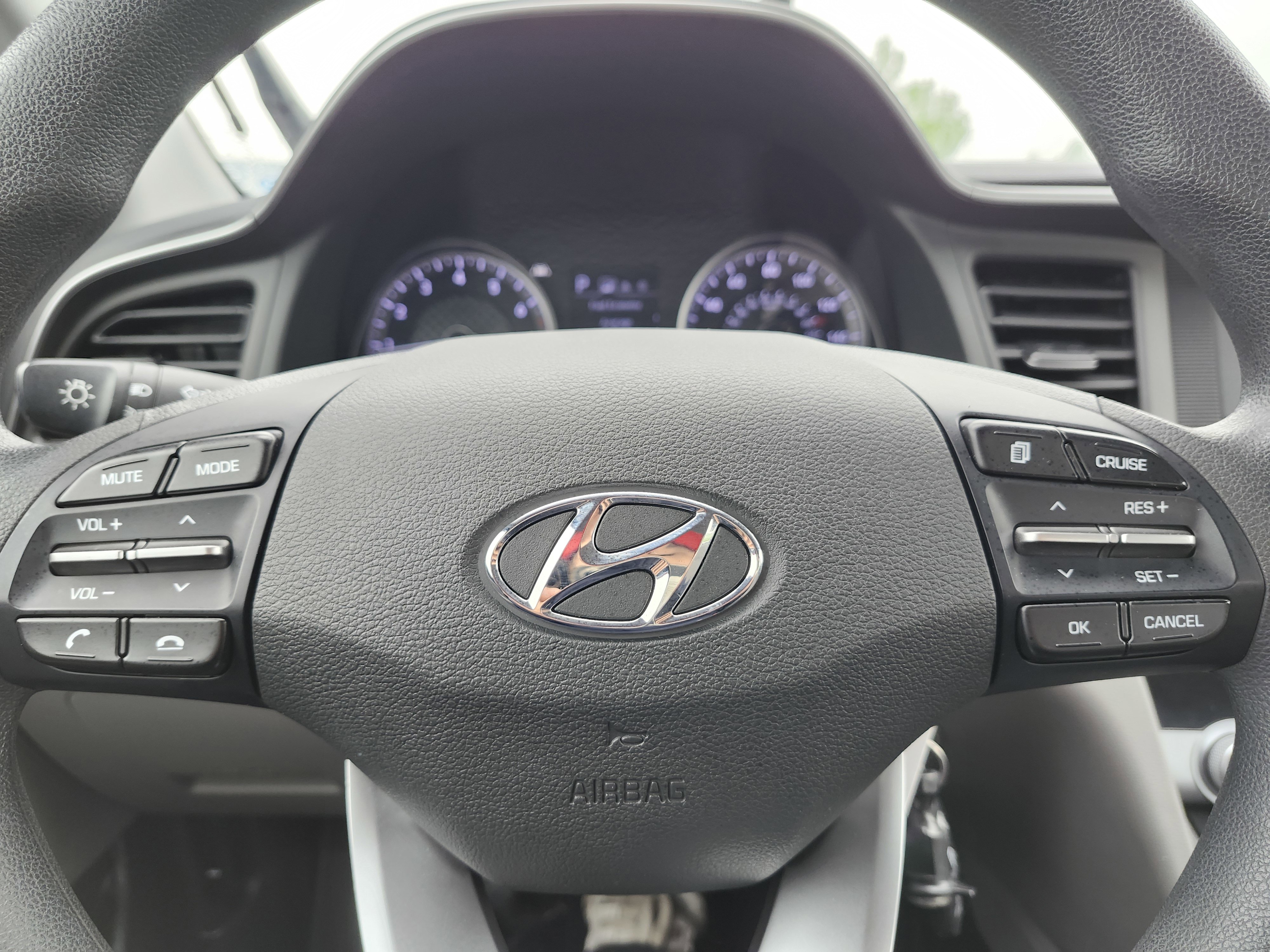 Used 2020 Hyundai Elantra SE FWD image 25