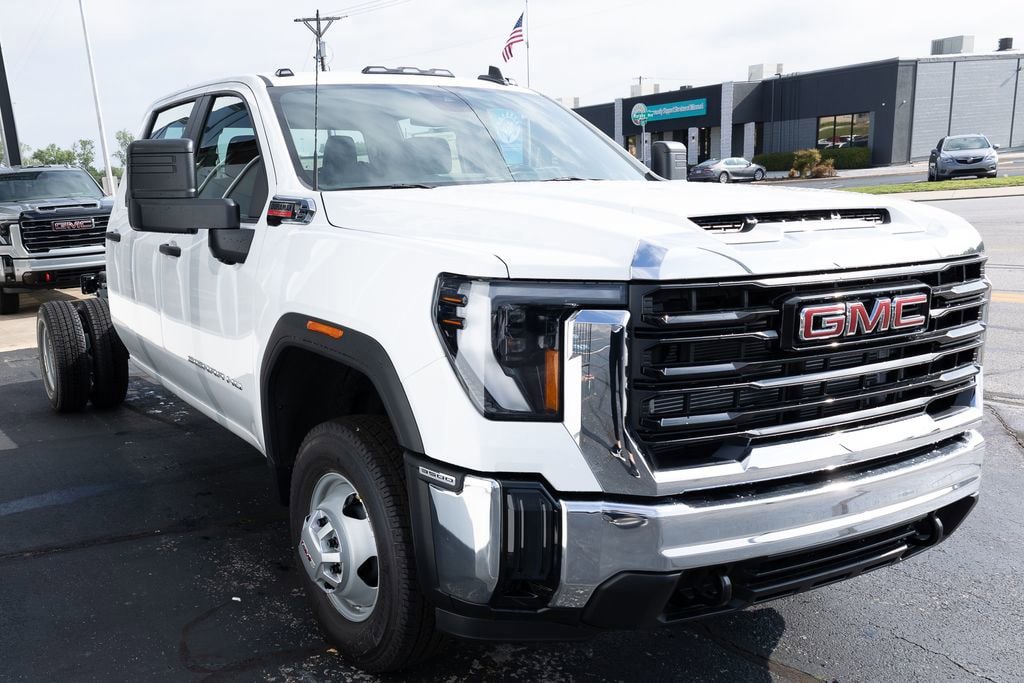 New 2026 GMC Sierra 3500 Pro w/ Snow Plow Prep Package AWD/4WD image 8
