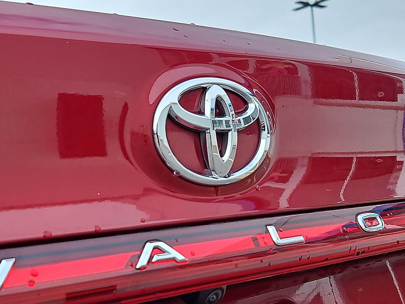 Used 2020 Toyota Avalon Limited FWD image 37