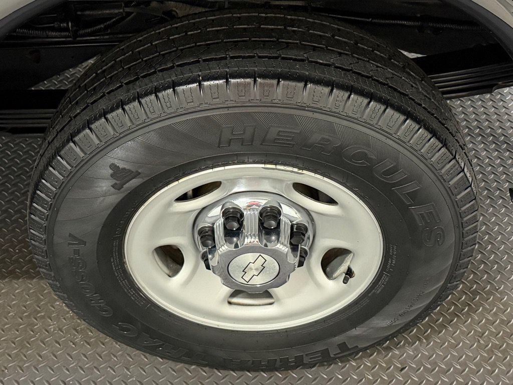 Used 2017 Chevrolet Express 3500 LT w/ LT Preferred Equipment Group RWD image 18