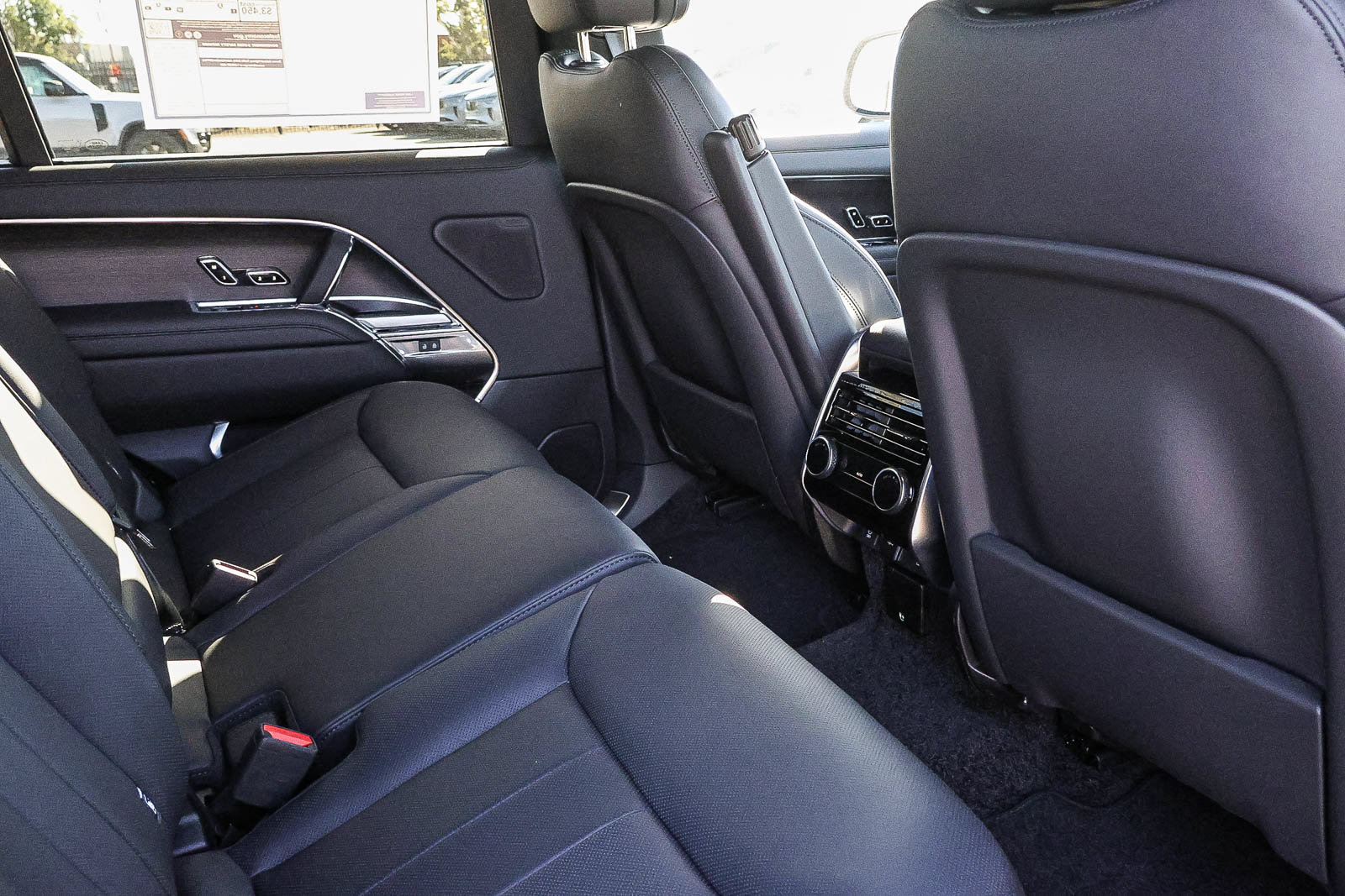 New 2026 Land Rover Range Rover Long Wheelbase SE AWD/4WD image 15