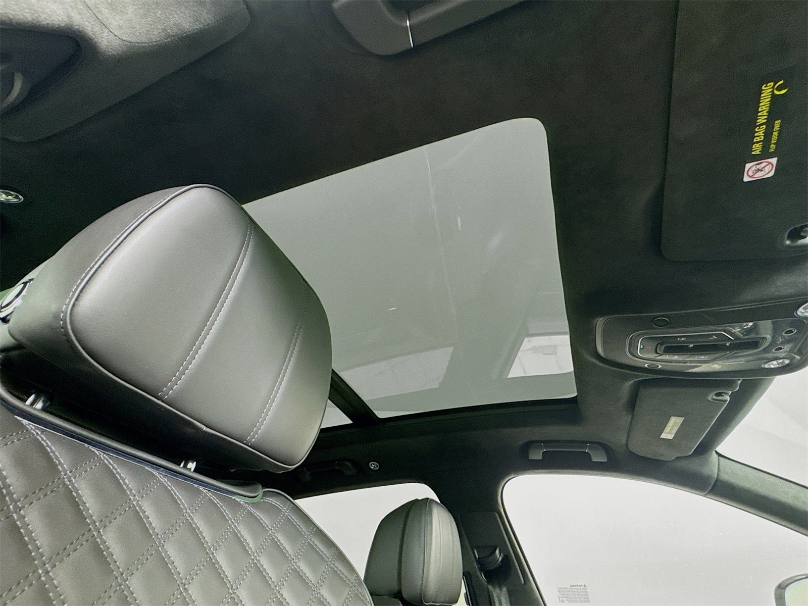 Used 2022 Bentley Bentayga image 22