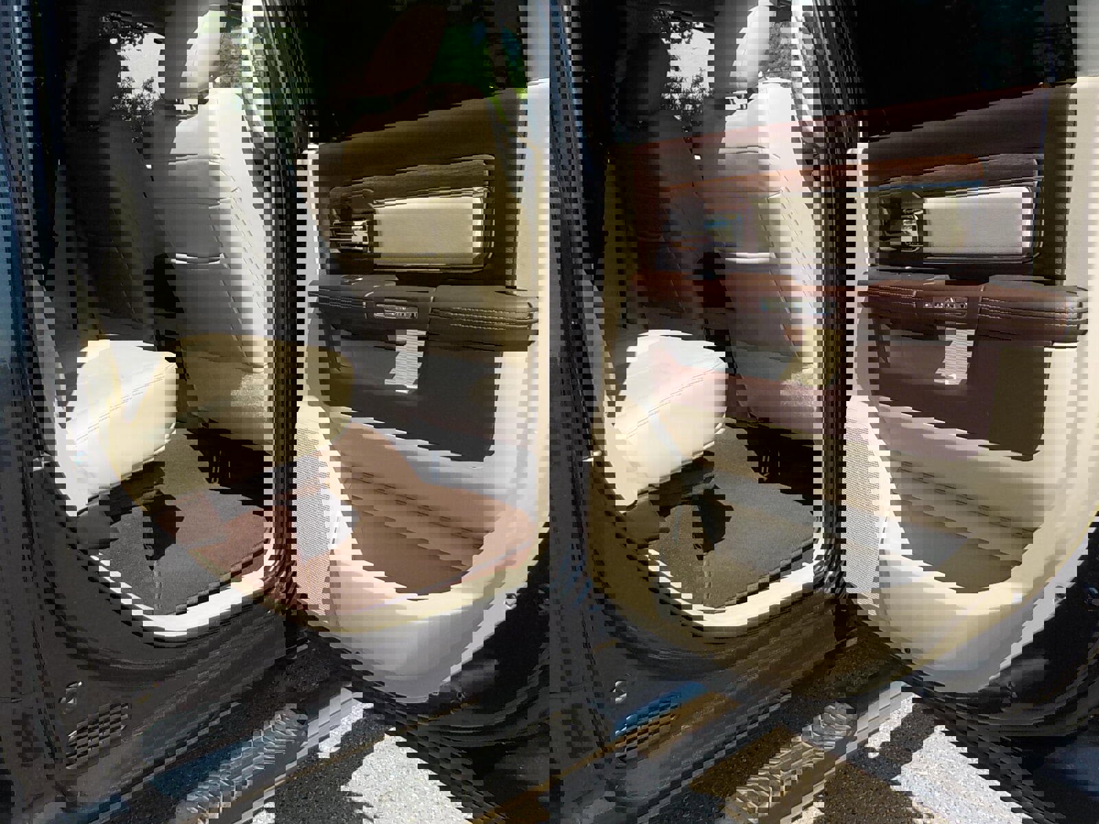 Used 2018 RAM 2500 Laramie w/ Convenience Group image 19