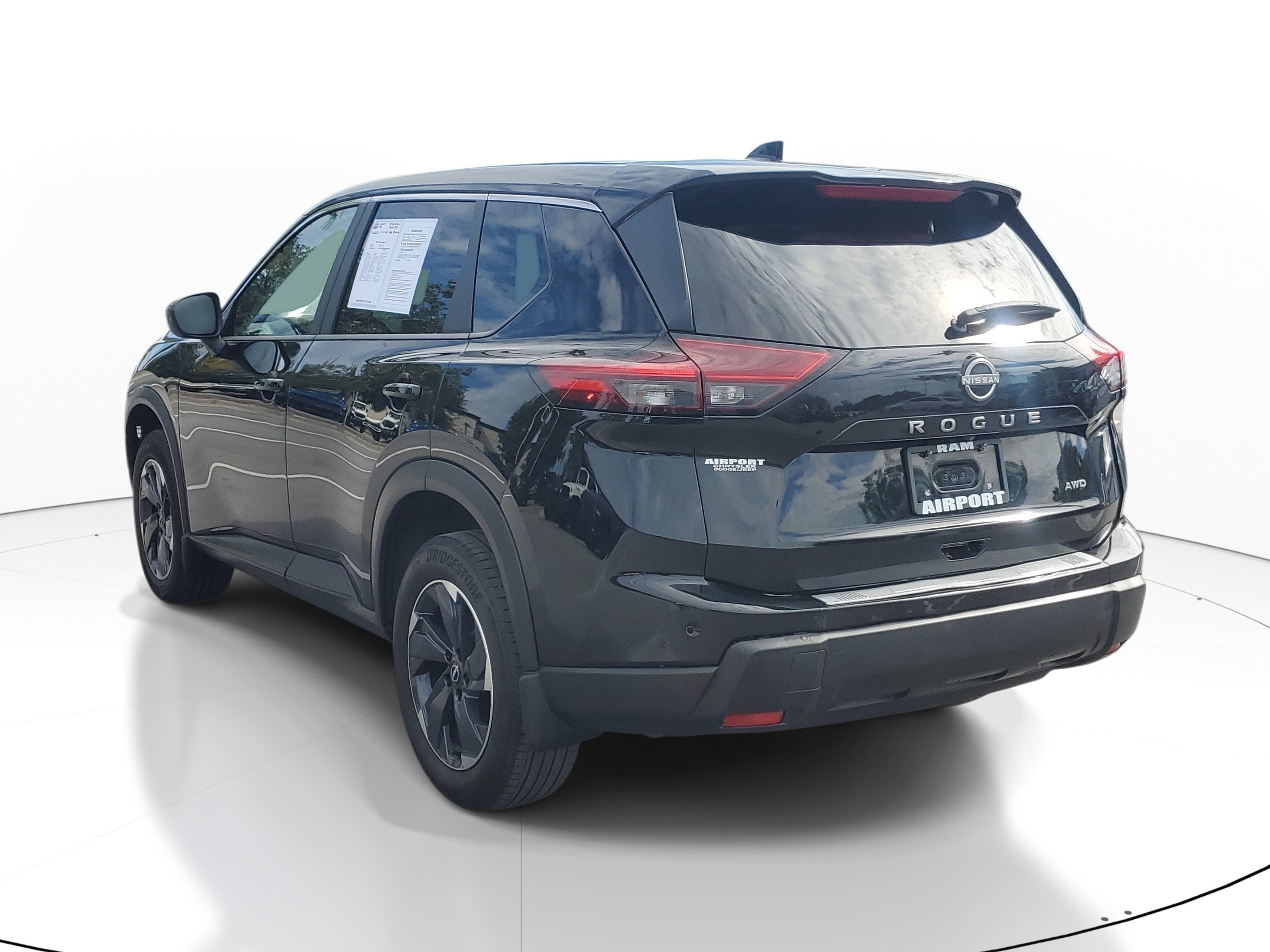 Used 2025 Nissan Rogue SV AWD/4WD image 5