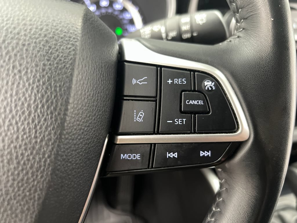 Used 2025 Toyota Highlander XLE FWD image 62