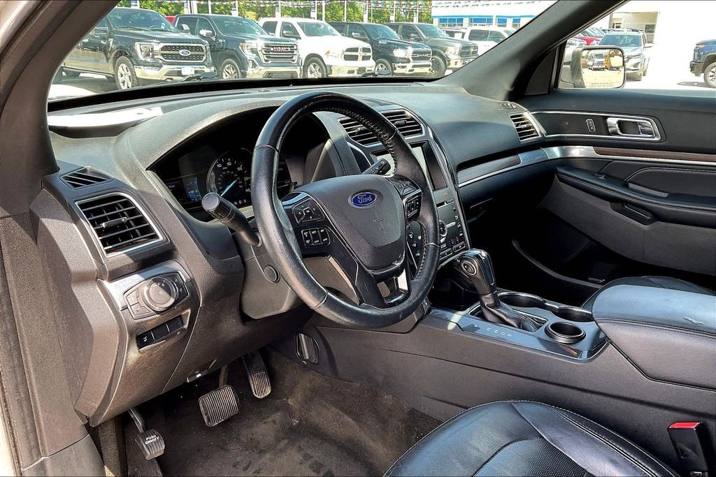 Used 2018 Ford Explorer Limited FWD image 12