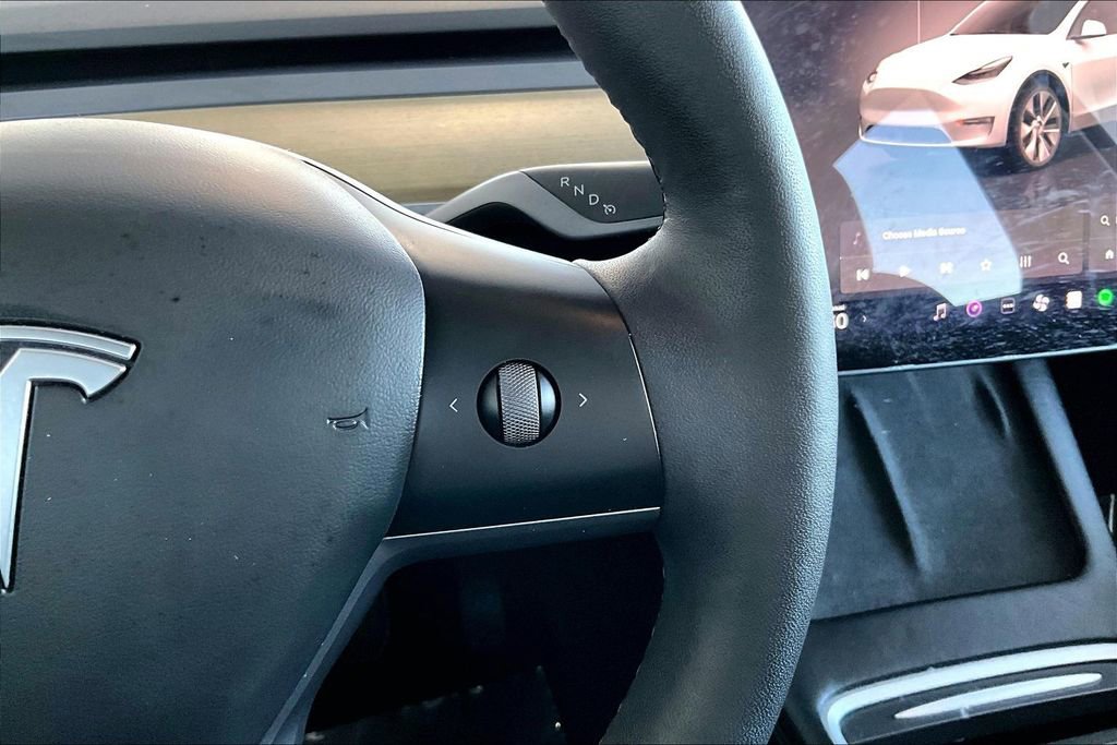 Used 2023 Tesla Model Y Long Range image 12