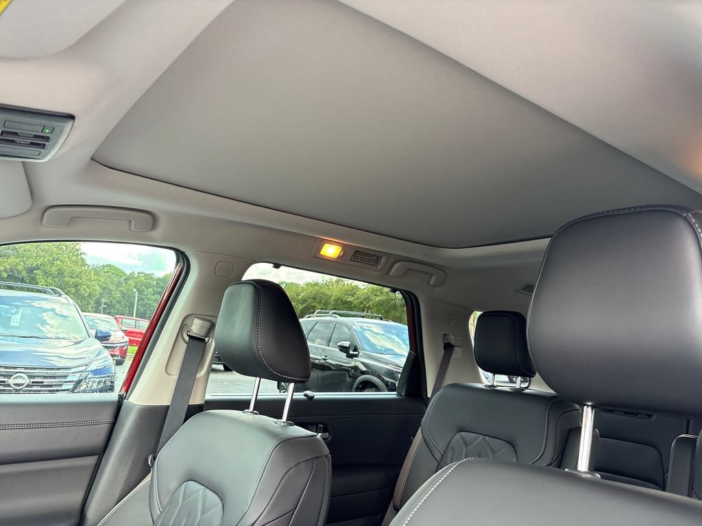 New 2026 Nissan Pathfinder Platinum FWD image 8