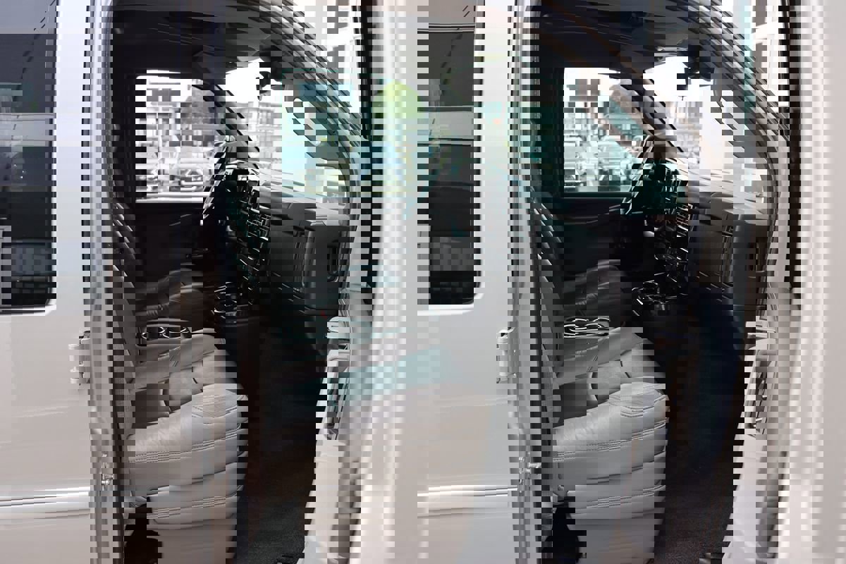 Used 2020 GMC Savana 2500 Extended w/ Enhanced Convenience Package image 29