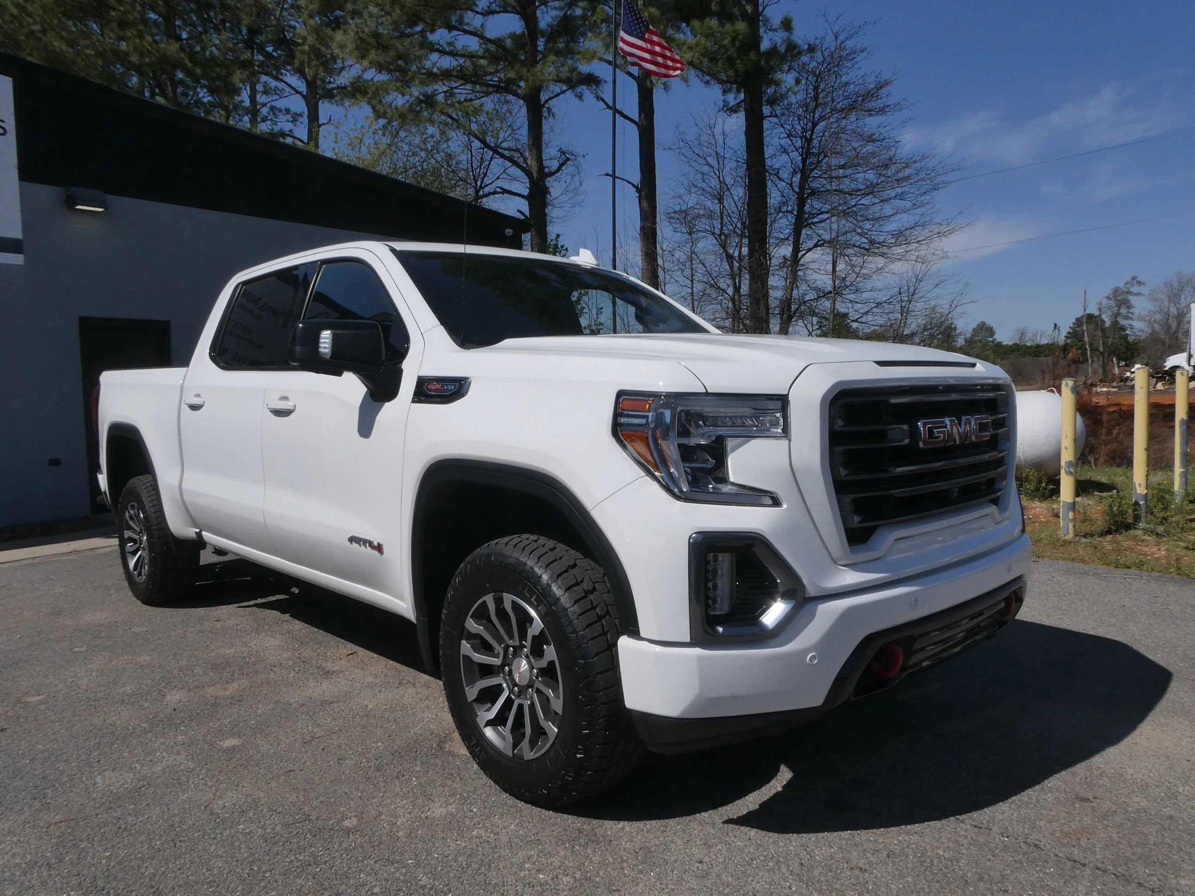 Used 2020 GMC Sierra 1500 AT4 w/ Off-Road Performance Package image 3