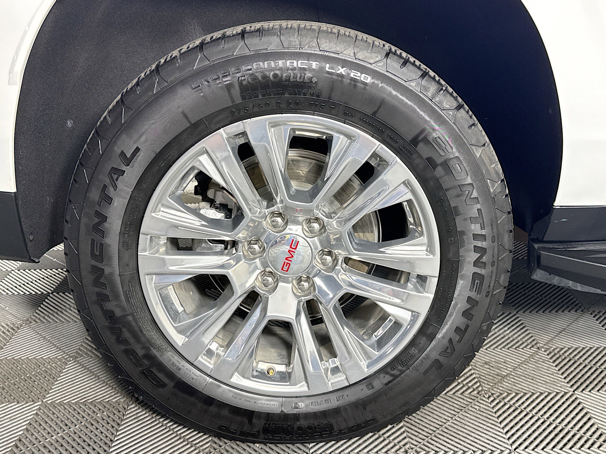 Used 2025 GMC Yukon XL Denali AWD/4WD image 31