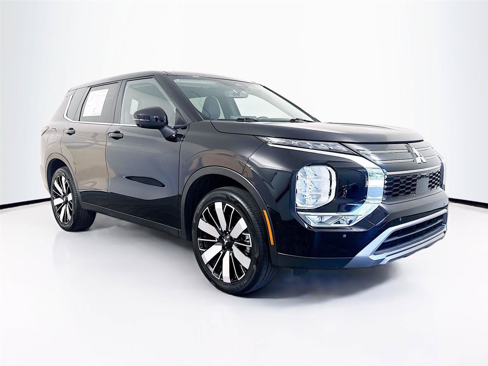 Used 2025 Mitsubishi Outlander SE FWD image 32