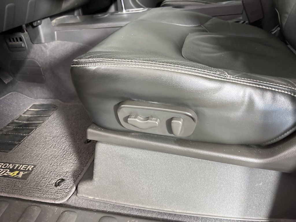 Used 2020 Nissan Frontier PRO-4X image 21