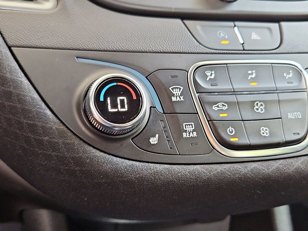 Used 2025 Chevrolet Malibu LT FWD image 17
