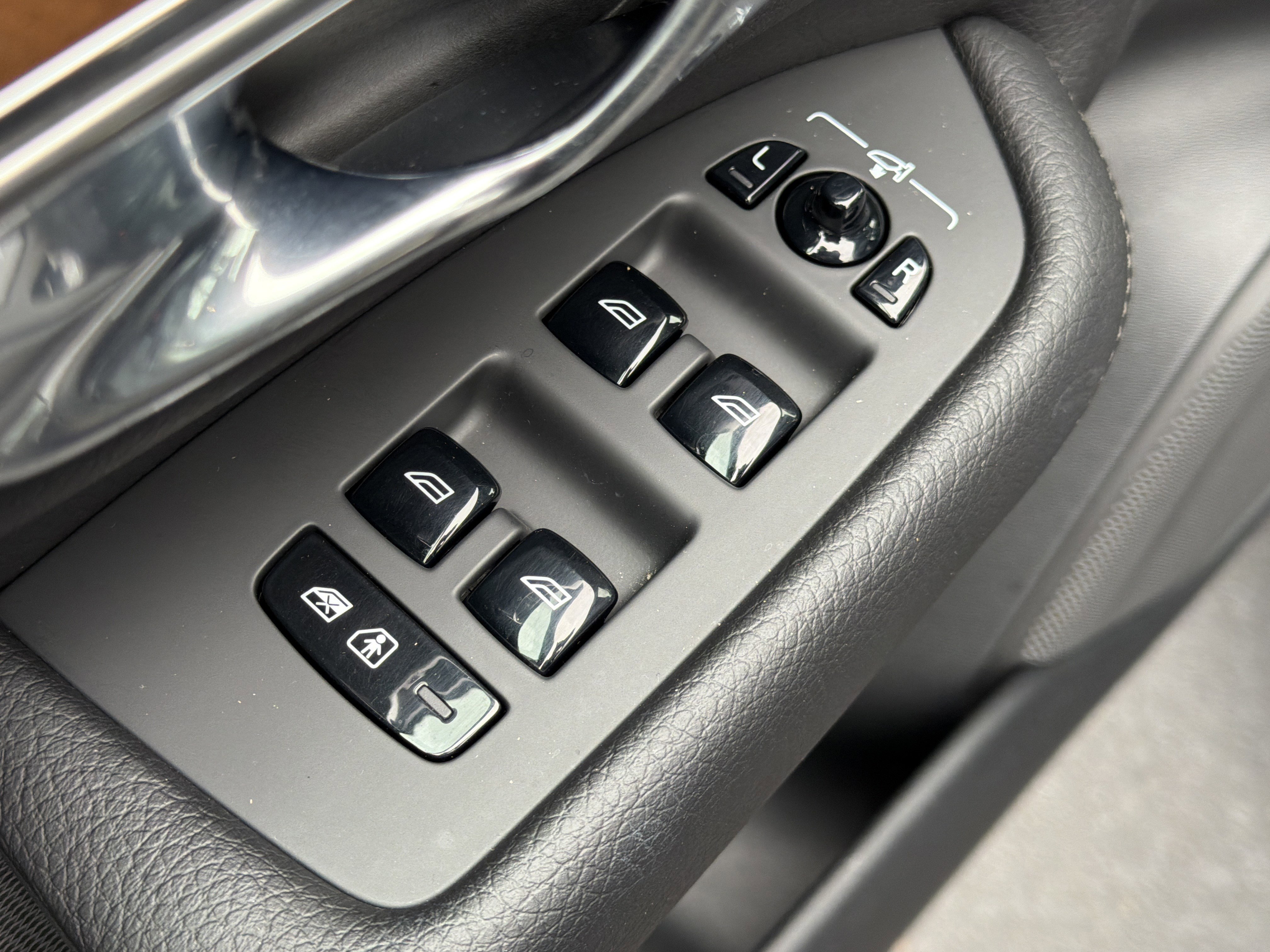 Certified 2022 Volvo XC90 T8 Inscription Expression w/ Advanced Package image 15