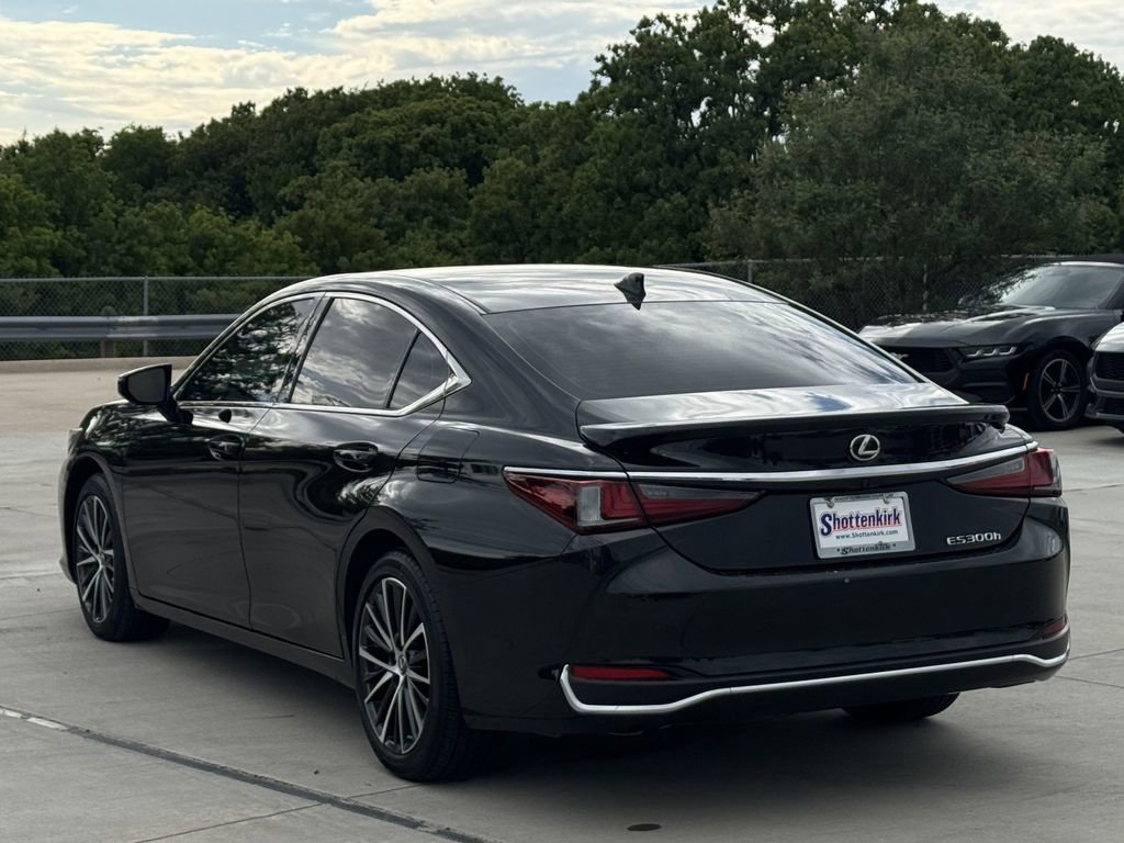 Used 2024 Lexus ES 300h w/ Premium Package FWD image 5